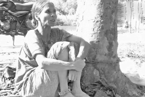 গাছে বাঁধা এ কেমন দুঃসহ জীবন