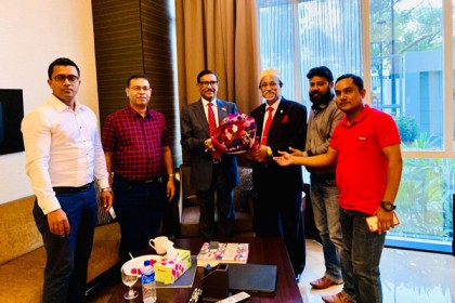 ওবায়দুল কাদেরের সঙ্গে সিঙ্গাপুর বিজনেস চেম্বারের সভাপতির সৌজন্য সাক্ষাৎ