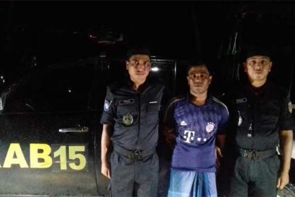 টেকনাফে ইয়াবাসহ এক মাদক ব্যবসায়ী আটক 