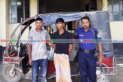 চুরির ৬ ঘণ্টার মধ্যে খালিয়াজুরিতে অটোরিকশা উদ্ধার, চোর আটক 
