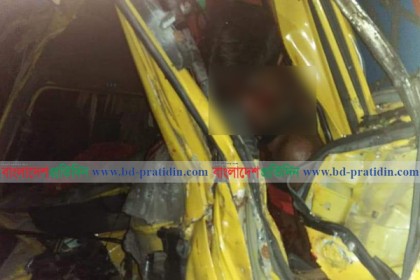 নরসিংদীতে দুই ট্রাকের সংঘর্ষে হেলপার নিহত
