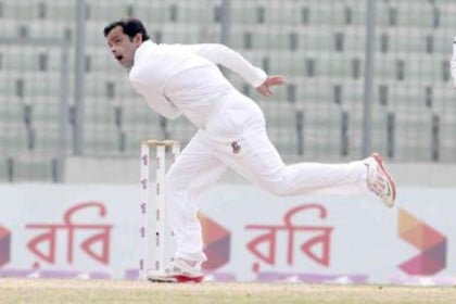 রাজ্জাকের ঘূর্ণিতে চালকের আসনে খুলনা
