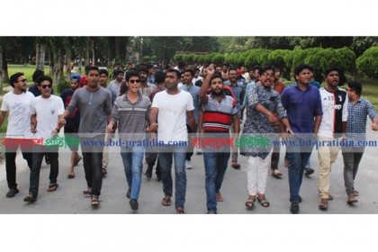 ইবি ছাত্রলীগ সভাপতিকে ক্যাম্পাস ছাড়া করল বিদ্রোহী গ্রুপ