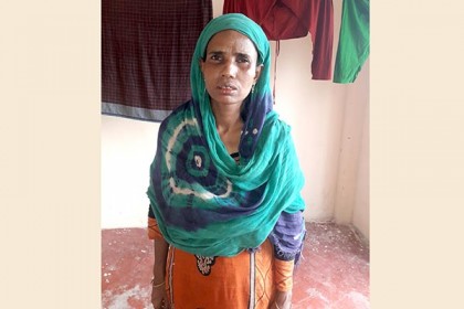 স্বজনদের কাছে ফিরতে চান মানসিক প্রতিবন্ধী এই নারী 
