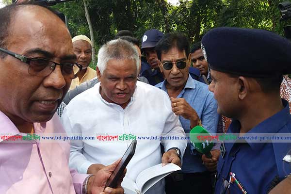 আবরারের বাড়িতে যেতে বিএনপি নেতাদের বাধা দেওয়ার অভিযোগ