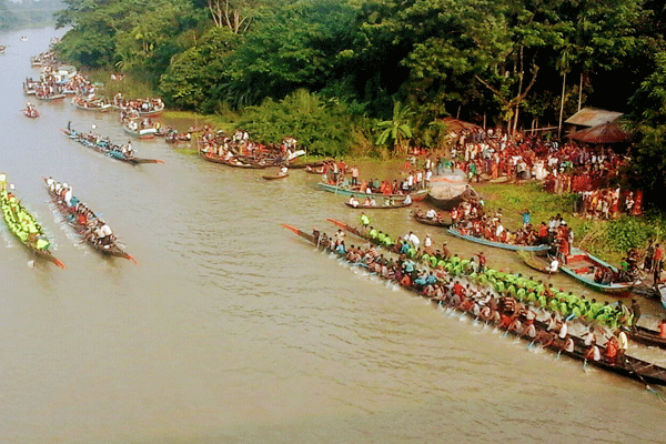 উজিরপুরে নৌকা বাইচ অনুষ্ঠিত


