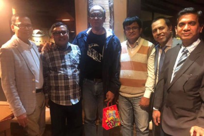 চবির অধ্যাপক মনিরউদ্দিনকে নিয়ে টরন্টোয় আড্ডা 