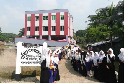 বাগেরহাটে তিনটি ঘূর্ণিঝড় আশ্রয়কেন্দ্র উদ্বোধন করলেন প্রধানমন্ত্রী