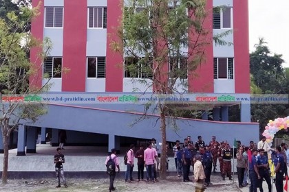 উন্মুক্ত হল মোরেলগঞ্জে বহুমুখী ঘূর্ণিঝড় আশ্রয় কেন্দ্র 
