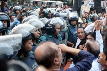 ঐক্যফ্রন্টের র‌্যালিতে পুলিশের বাধা, ২২ অক্টোবর প্রতিবাদ সভা