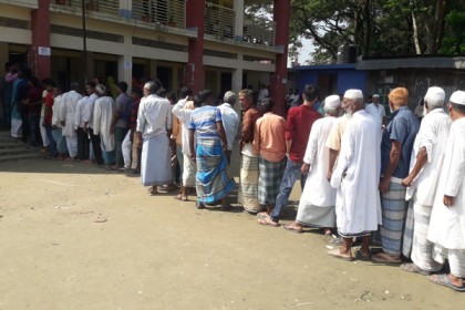 কবিরহাট উপজেলা নির্বাচনে শান্তিপূর্ণ ভোটগ্রহণ চলছে