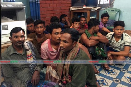 বরিশালে ৫০,০০০ মিটার জাল ও ৩০ কেজি ইলিশসহ আটক ২১