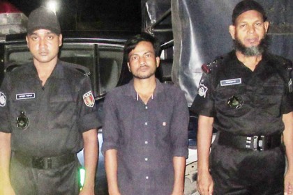 ঝিনাইদহে গাঁজাসহ মাদক ব্যবসায়ী আটক
