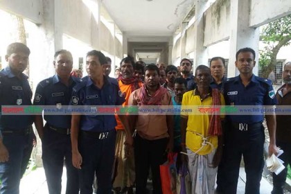 বাংলাদেশের জলসীমা থেকে ১১ ভারতীয় জেলে আটক