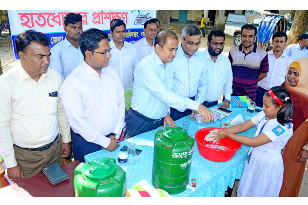 বগুড়ায় শিক্ষার্থীদের হাত ধোয়ার প্রশিক্ষণ ও স্যানিটেশন মেলা