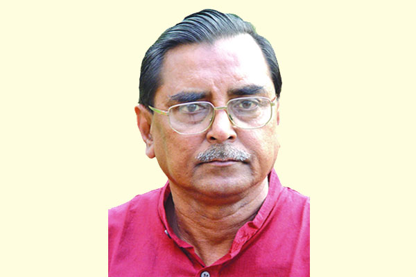অনুপ্রবেশকারীরা দলে আসে মধু চাটার জন্য
