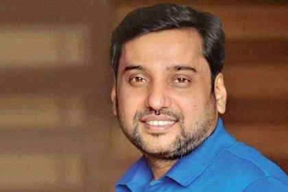 আদালতে সম্রাট