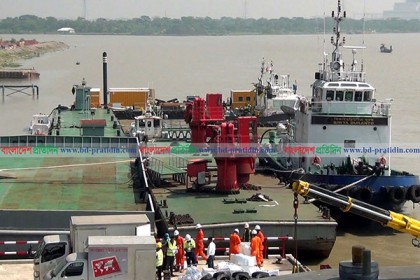 পায়রা বন্দরে মোবাইল জেটির কার্যক্রম শুরু