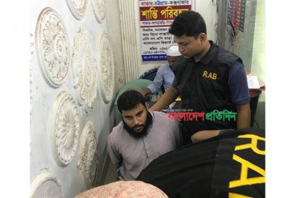 সাভারে র‌্যাবের অভিযানে 'প্রশিক্ষিত জঙ্গি সংগঠক' আটক