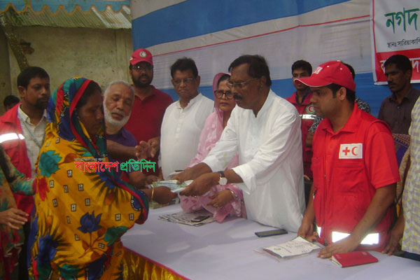 সরকার সব সময় দুর্গত মানুষের পাশে আছে : আব্দুল মান্নান