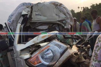 নেত্রকোনায় বালু বোঝাই ট্রাকে পিকআপের ধাক্কা, নিহত ১