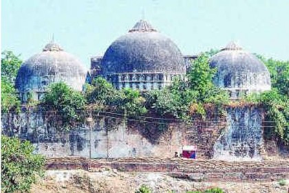 বাবরি মসজিদ মামলার শুনানিতে তুমুল হট্টগোল, ম্যাপ ছিঁড়লেন আইনজীবী