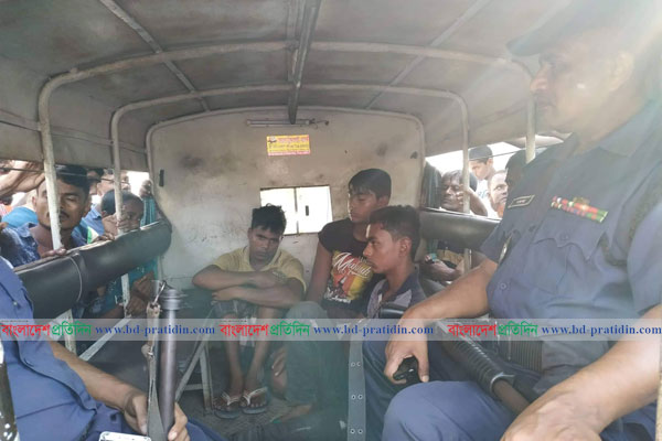 কাঁঠালবাড়ি ঘাট থেকে পরিবহন শ্রমিকের লাশ উদ্ধার, আটক ৩