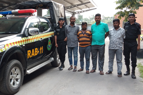 ঢাকা-চট্টগ্রাম মহাসড়কে ৪ পরিবহন চাঁদাবাজ গ্রেফতার


