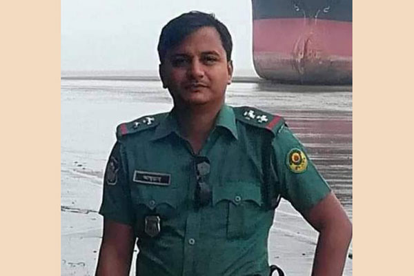 সড়কে দায়িত্ব পালনকালে কাভার্ড ভ্যানের ধাক্কায় সার্জেন্ট নিহত