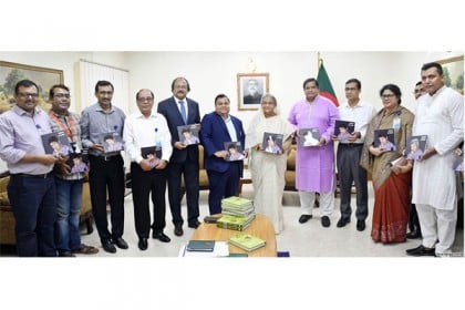 ‘হৃদয়মাঝে শেখ রাসেল’ গ্রন্থের মোড়ক উন্মোচন করলেন প্রধানমন্ত্রী