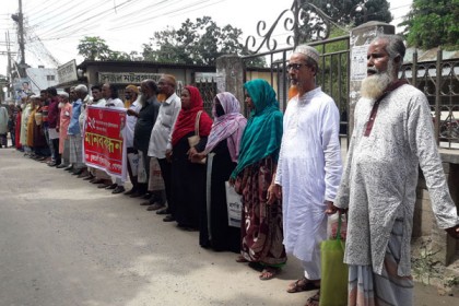 গোপালগঞ্জে মুক্তিযোদ্ধাদের ভাতা বন্ধের প্রতিবাদে মানববন্ধন