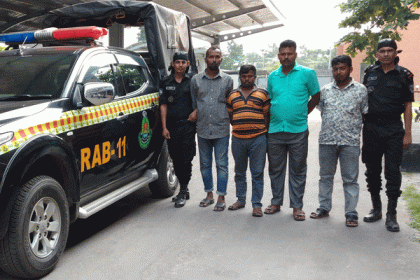 ঢাকা-চট্টগ্রাম মহাসড়কে ৪ পরিবহন চাঁদাবাজ গ্রেফতার

