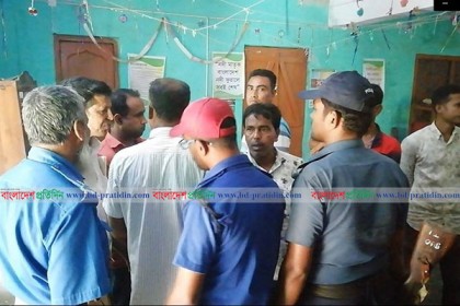 ঘুষ নেয়ার অভিযোগে সাতক্ষীরায় ইউনিয়ন ভূমি কর্মকর্তা বরখাস্ত