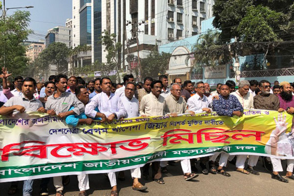 'ফেসবুকে একটি স্ট্যাটাসই ছিল আবরারের অপরাধ'