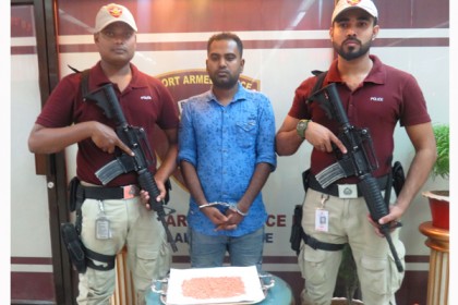 শাহজালালে পেটের ভেতর ১৮০০ পিস ইয়াবাসহ আটক যাত্রী