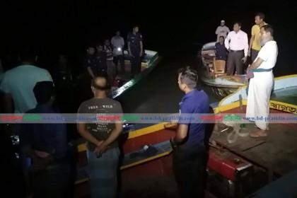 ইলিশ রক্ষা অভিযানে গিয়ে গভীর রাতে দেখা মিলল উপজেলা চেয়ারম্যানের!