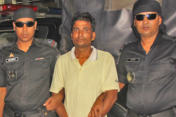 র‌্যাবের খাঁচায় বন্দী পপি গণধর্ষণ মামলার প্রধান আসামি জাহাঙ্গীর