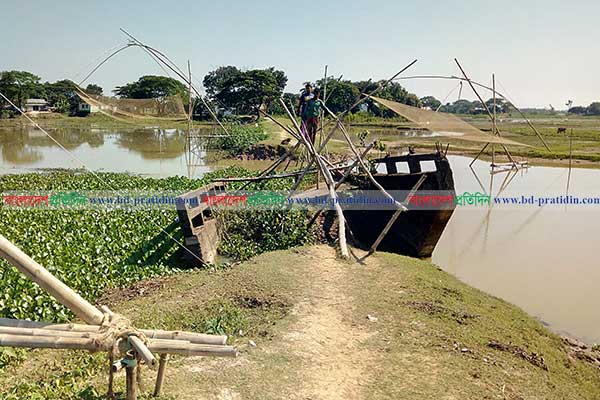 কলমাকান্দায় ঝুঁকিপূর্ণ কালভার্ট নিয়ে আতঙ্কিত এলাকাবাসী