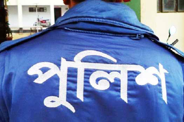 ইয়াবা ব্যবসায়ীদের হামলায় ৬ পুলিশ আহত