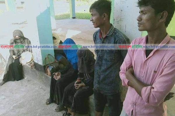 সমুদ্রপথে মালয়েশিয়াগামী ৬ রোহিঙ্গা আটক