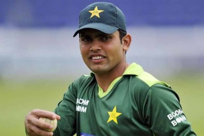 পাকিস্তানের সেরা একাদশে নিজেকে রাখায় নেটিজেনদের খোরাক আকমল