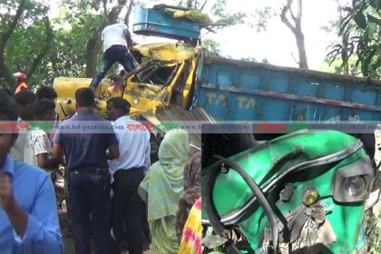 ঝিনাইদহে ট্রাক-মাহেন্দ্র সংঘর্ষে ৩ নারী নিহত, আহত ৯