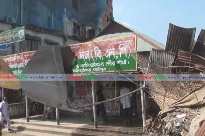 কালিয়াকৈরে বিএনপির অফিসসহ অবৈধ স্থাপনা উচ্ছেদ