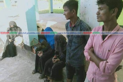 সমুদ্রপথে মালয়েশিয়াগামী ৬ রোহিঙ্গা আটক