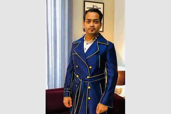 ছিলেন টং দোকানদার, হয়ে গেছেন কয়েকশ' কোটি টাকার মালিক!