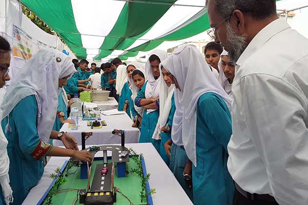 দুর্ঘটনা রোধে প্রযুক্তি উদ্ভাবন গোবিন্দপুর গ্রামের শিক্ষার্থীদের 