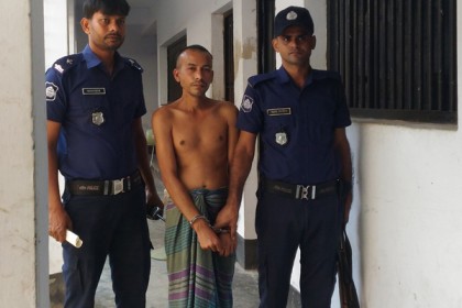 মোবাইল কিনে না দেওয়ায় মাকে গলাকেটে হত্যা