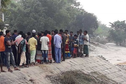 বীরগঞ্জে নদী থেকে নবজাতকের লাশ উদ্ধার