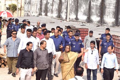 রংপুর জেলা পরিষদ সিটি সেন্টার পরিদর্শনে বিভাগীয় কমিশনার ও  ডিআইজি