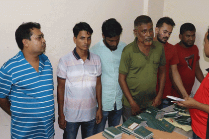 কুমিল্লা পাসপোর্ট অফিসে ১১ দালাল ও কর্মচারী আটক